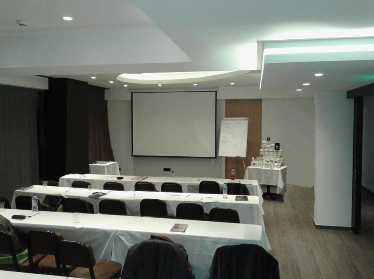Adonis City Hotel Patras Buitenkant foto