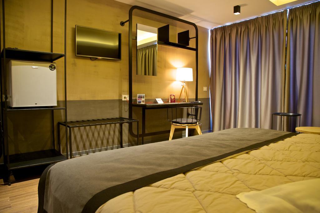Adonis City Hotel Patras Buitenkant foto