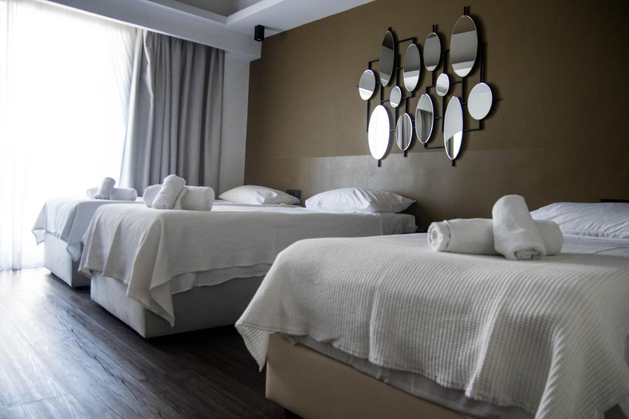 Adonis City Hotel Patras Buitenkant foto