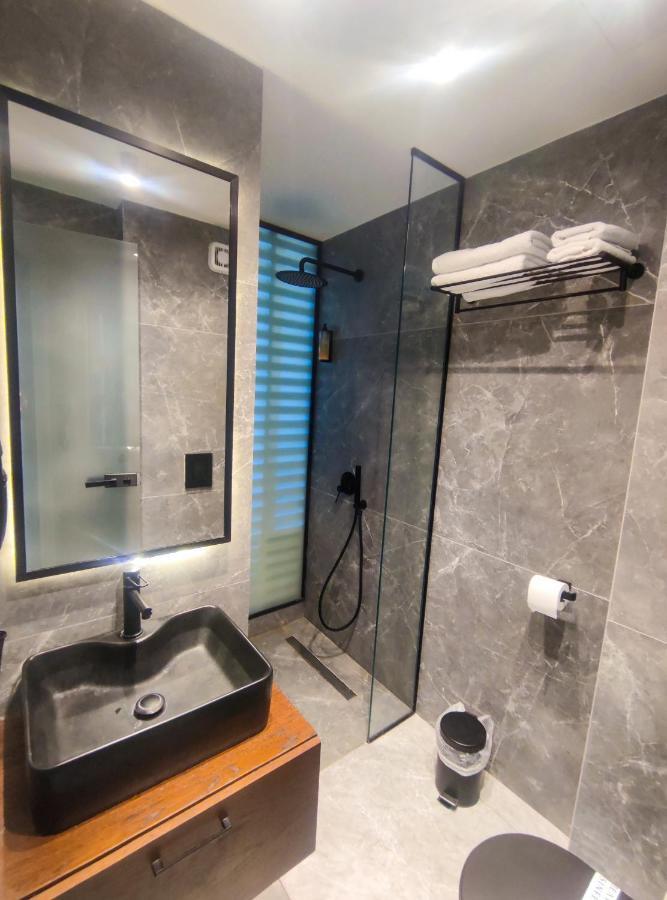 Adonis City Hotel Patras Buitenkant foto