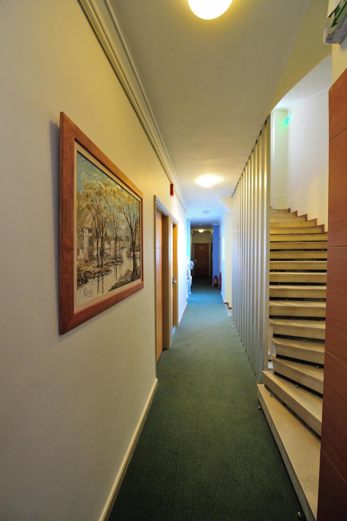 Adonis City Hotel Patras Buitenkant foto