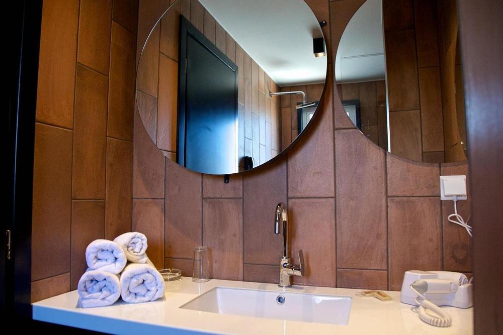 Adonis City Hotel Patras Buitenkant foto