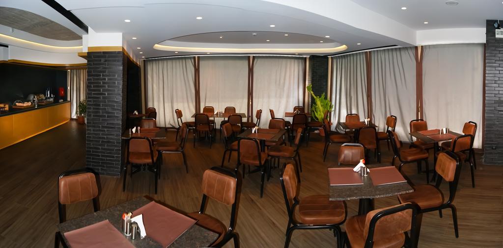 Adonis City Hotel Patras Buitenkant foto