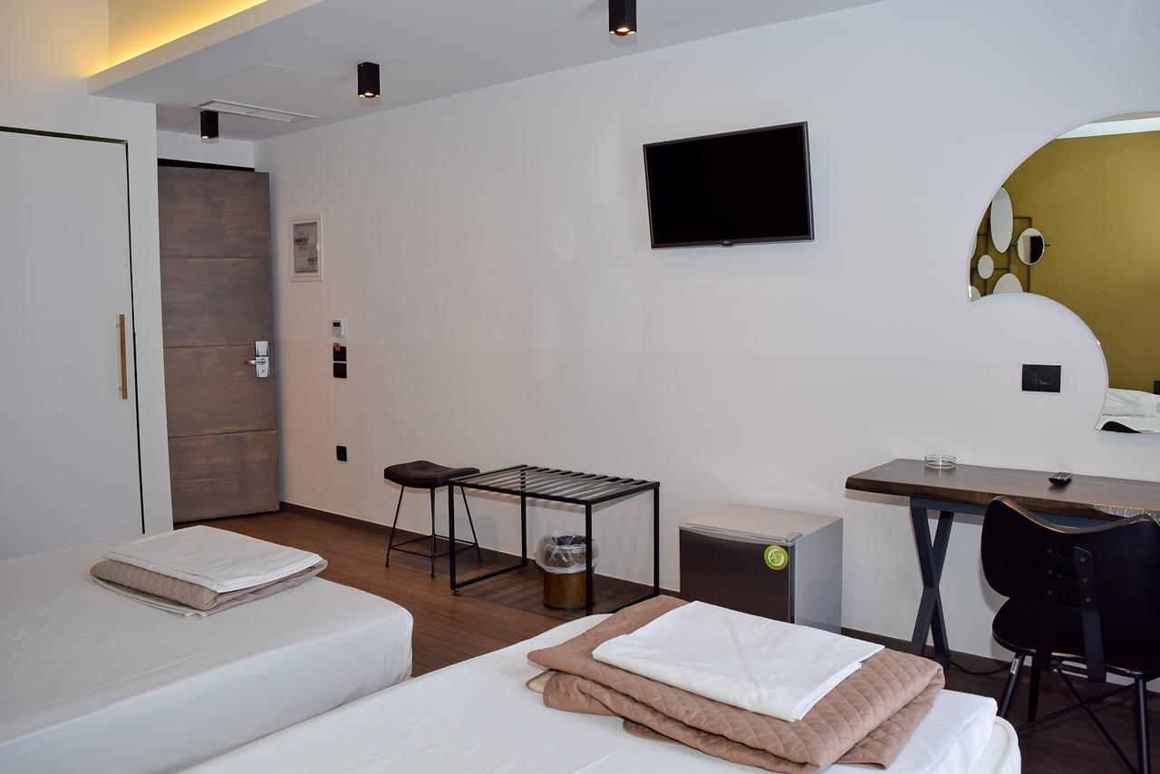 Adonis City Hotel Patras Buitenkant foto