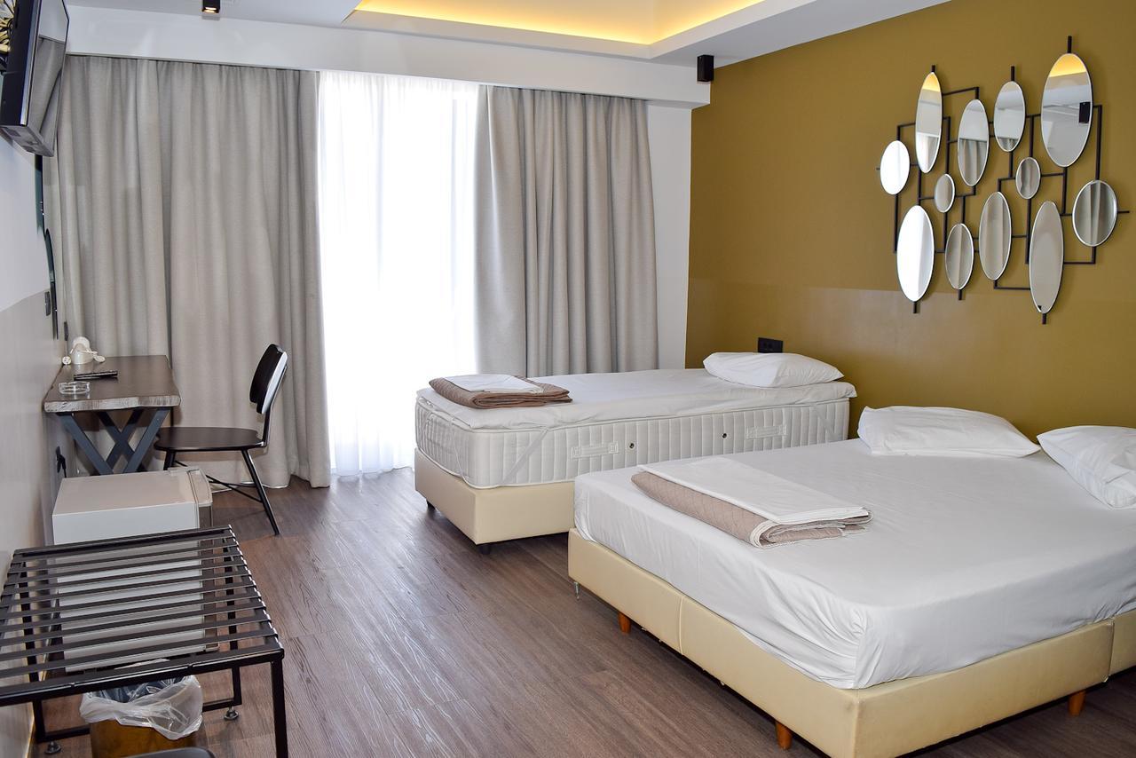 Adonis City Hotel Patras Buitenkant foto