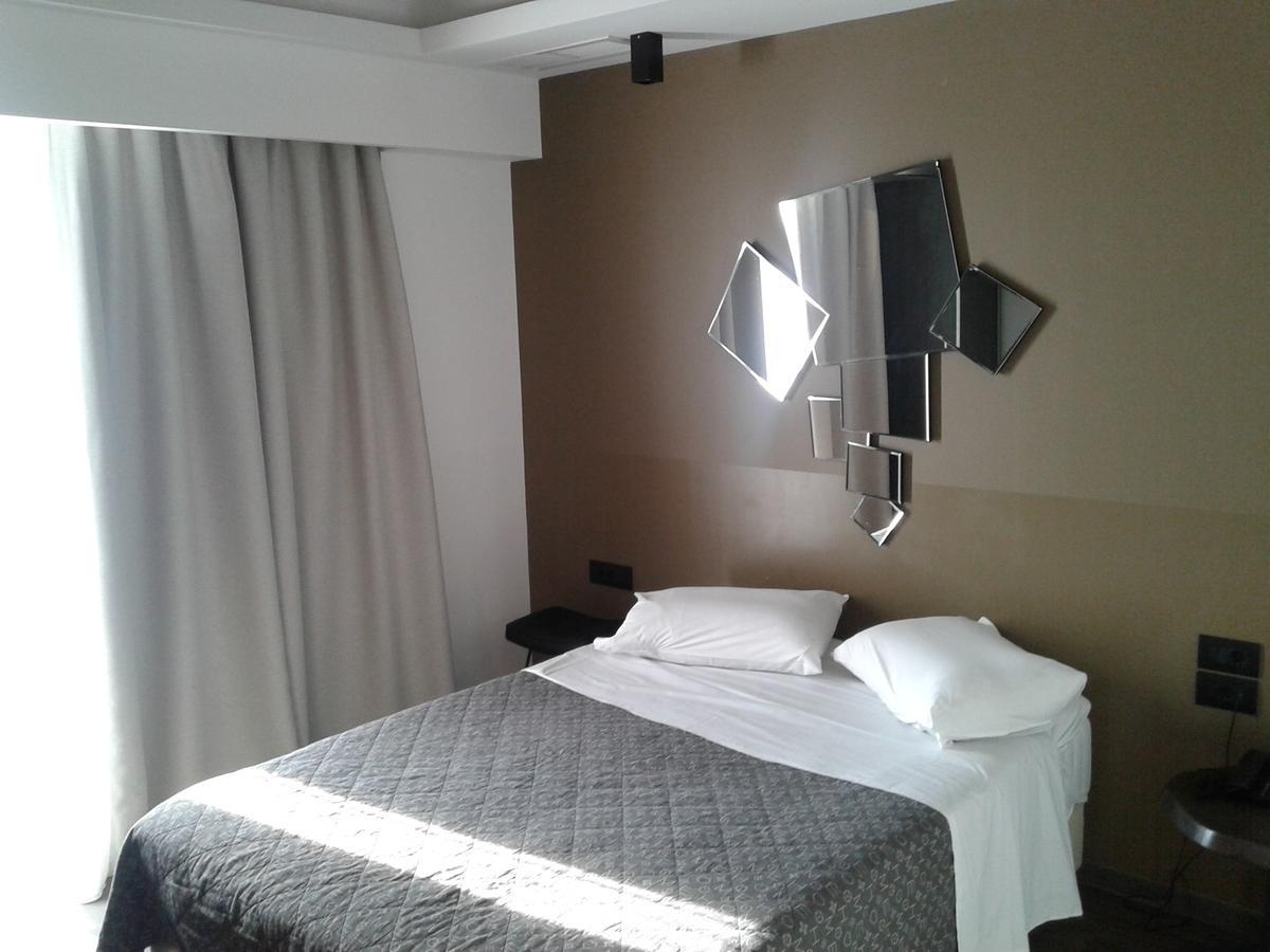 Adonis City Hotel Patras Buitenkant foto