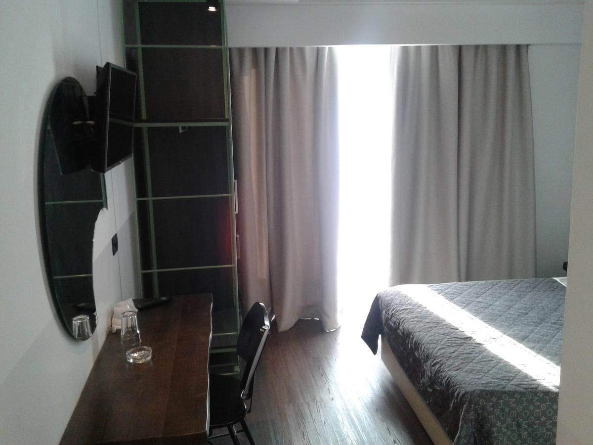 Adonis City Hotel Patras Buitenkant foto