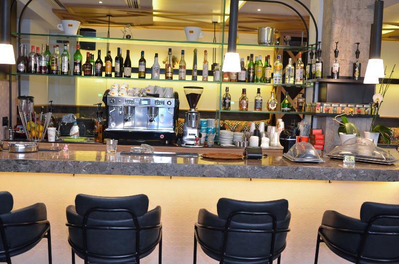 Adonis City Hotel Patras Buitenkant foto