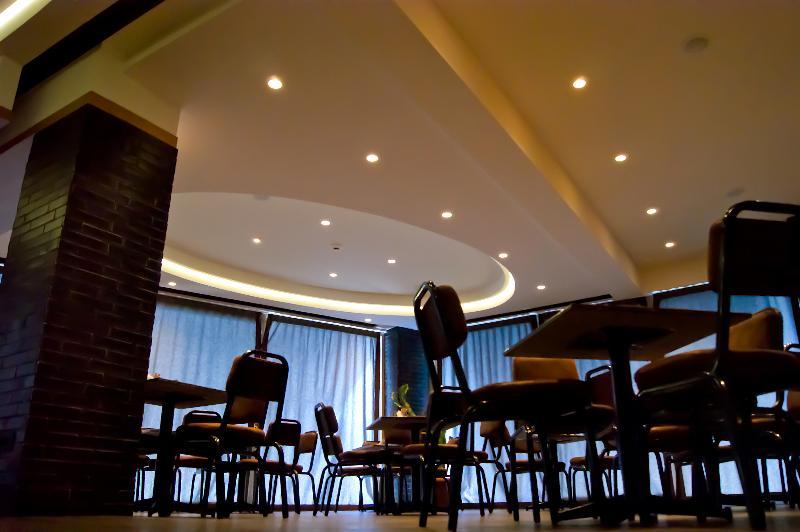 Adonis City Hotel Patras Buitenkant foto