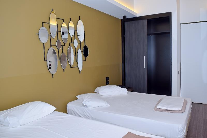 Adonis City Hotel Patras Buitenkant foto