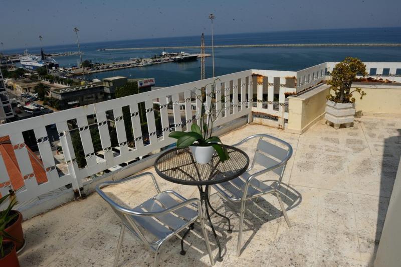 Adonis City Hotel Patras Buitenkant foto